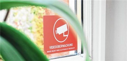 Hinweisschilder reichen für eine berechtigte Videoüberwachung nicht aus. Foto Christin Klose/dpa