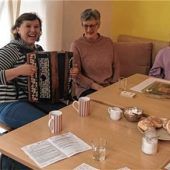 Kostenlose Lernhilfen und zusammen essen