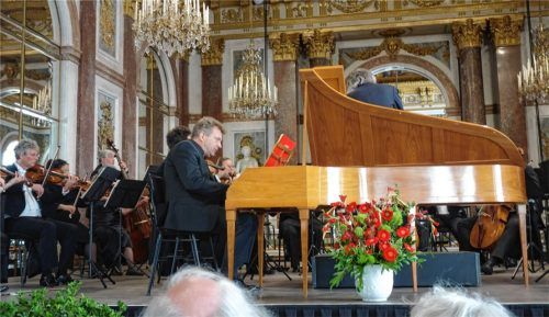 In Mozarts Klavierkonzert Nr. 20 in d-Moll KV 466 stahl Tobias Koch am Hammerflügel allen die Schau.Foto füchtner