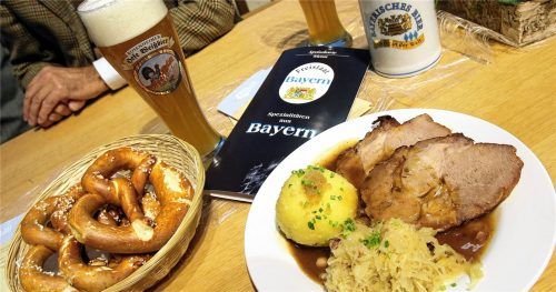 Kann man sich den Restaurantbesuch künftig noch leisten? Sollte die Mehrwertsteuer wieder steigen, wären die meisten Betriebe wohl dazu gezwungen, die Kostensteigerungen an die Kunden weiterzugeben. Foto dpa