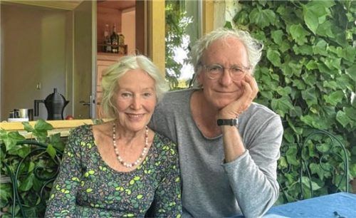 Katalin Zsigmondy und August Zirner auf ihrer Terrasse in Prien.Foto kirchner