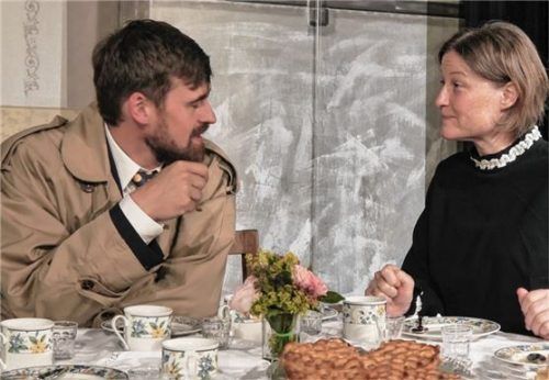 Konrad Schlaipfer als Kommissar und Sonja Niedermaier als Fanny. Foto  Ammelburger