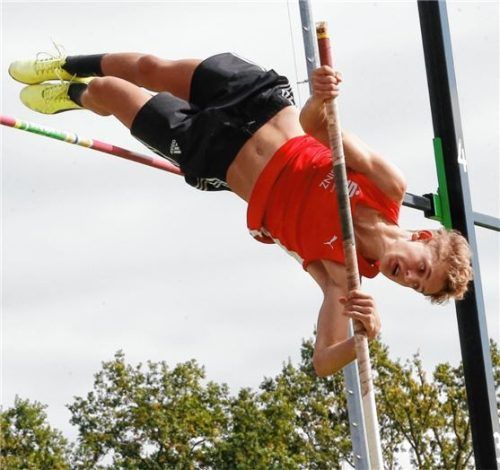 Michael Schwarz vom TSV Wasserburg wurde DM-Sechster im Stabhochsprung der Jugend U18. Foto Ludwig Stuffer