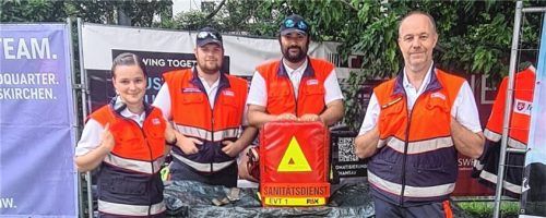 Mit drei mobilen Einsatzteams sorgten Andreas Lukas (rechts), Gruppenführer der Schnelleinsatzgruppe Sanität, und die weiteren Verantwortlichen für schnelle Hilfe auf dem gesamten Festivalgelände. Foto Malteser Rosenheim