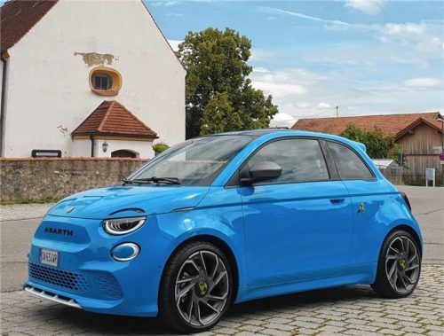 Mit elektrischer Dynamik tritt der Abarth 500e auf – ohne den Ruf der Legende zu schaden. Foto Sohnemann
