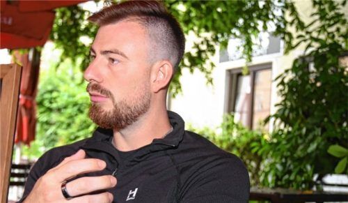 Mittlerweile über 350 NHL-Spiele: Der Rosenheimer Philipp Grubauer, der für die Seattle Kraken spielt. Fotos Ziegler (3)/Instagram