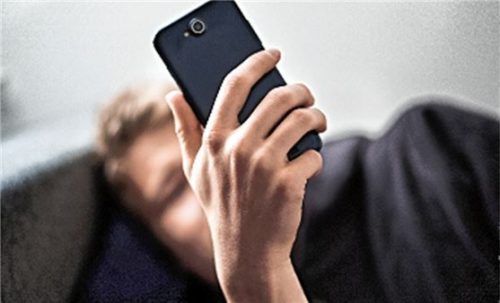 „Nummer gegen Kummer“-Mitarbeiter hören sich die Sorgen und Ängste der Kinder, Jugendlichen und Erwachsenen an. Foto Kinderschutzbund