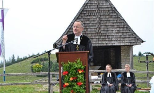Regionalbischof Christian Kopp, Pfarrerin Betina Heckner (Mitte) und Dekanin Dagmar Häfner-Becker feierten gemeinsam den Gottesdienst. Foto OTTO
