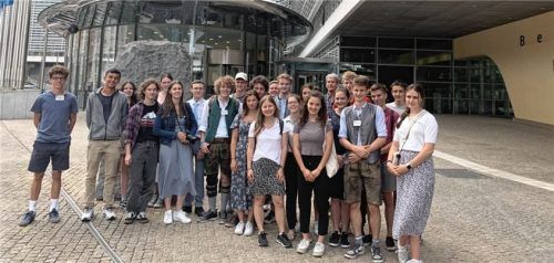 Schüler des Sebastian-Finsterwalder-Gymnasiums beim Besuch in Brüssel. Foto SFG