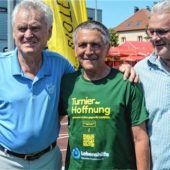 Sport-Stars kicken für den guten Zweck