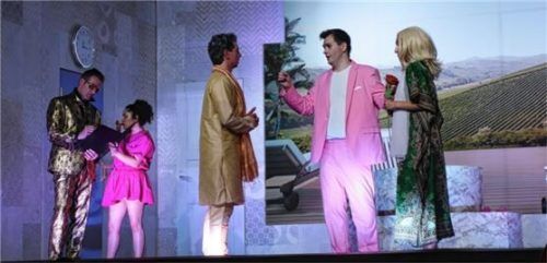Sie brachten „Don Pasquale“ flott und originell auf die Bühne: (von links) Martin Becker, Karina Benalcázar, Matthias Bein, Máté Herczeg und Milena Arsovska.Foto füchtner