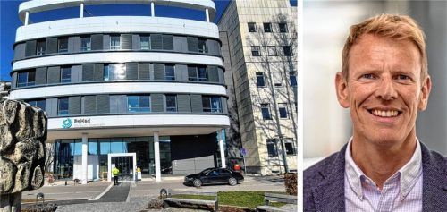 Sind die hohen Krankenstände infolge der Corona-Pandemie ein Grund für das Defizit? Und fährt Geschäftsführer Dr. Jens Deerberg-Wittram (rechts) eine „Salami-Taktik“?Fotos romed