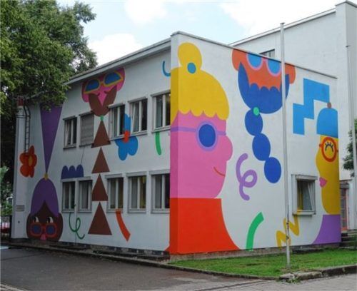 So macht der Schulweg richtig Spaß: Die bunten Motive von Emily Eldridge aus den USA springen einem schon von Weitem ins Auge.Fotos friedrich