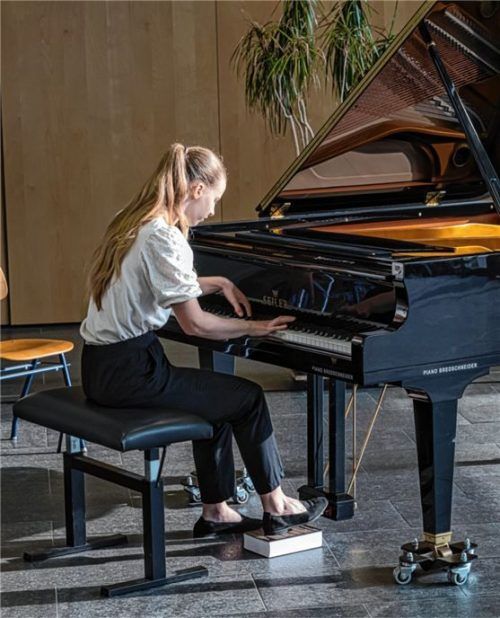Tiefsinnig und emotional aussagekräftig gelang der 13-jährigen Pianistin Sara Petz ihr Vortrag vor einer internationalen Jury. Dafür erhielt sie in ihrer Altersklasse (11 bis 13 Jahre) den Schumann-Preis für die beste Wiedergabe eines Werkes von Robert Schumann. Foto Obermeier