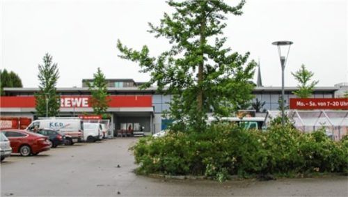 Umfassende Umbaumaßnahmen finden derzeit im Rewe-Markt in Kolbermoor statt. Er wird energetisch saniert und im neuen Rewe-Ladenlayout-Konzept gestaltet. In sechs Wochen soll er neu eröffnet werden. Foto Riediger