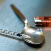 Polizei und UV-Licht gegen Drogen