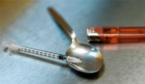 Utensilien, die zum Heroinkonsum genutzt werden. Die Zahl der Drogentoten ist im Bereich des Polizeipräsidiums Oberbayern Süd auf 13 angestiegen. Foto Simaitis