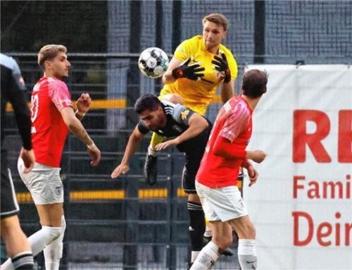 Voller Einsatz für die Null: Wasserburgs Torwart Lino Volkmer hielt seinen Kasten sauber.Foto mb.presse