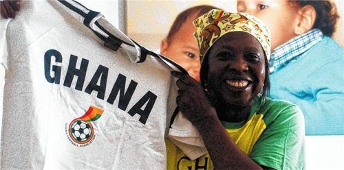 Voller Vorfreude: Dorothy Voitswinkler organisiert das Afrika-Fest. Foto Karmann