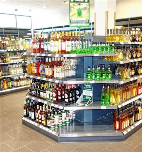 Wein und Spirituosen aus aller Welt gibt es im EDEKA-Haupthaus.