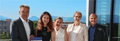 Zum Antrittsbesuch bei Otto Lederer (von links) konnten Svenja Bouß, Barbara Berger, Kerstin Haider und Andreas Karau über aktuelle Themen sprechen.Foto Landratsamt Rosenheim