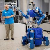 Roboter Justin fängt an zu denken
