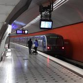 Mann zerrt Betrunkenen aufs U-Bahn-Gleis