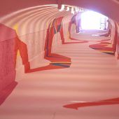 Ein Tunnel sieht rosa