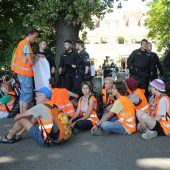 Aktivisten stören Wahlkampf von Ministerpräsident Markus Söder