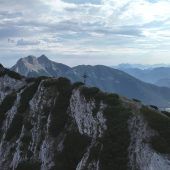 Wanderer in Bergnot feilschen bei Rettung