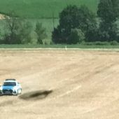 Radfahrer wählt 110 wegen Ernte-Laster