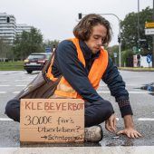 Drei Aktivisten in Gewahrsam