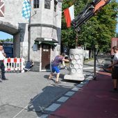 Eine Betonmass steckt so leicht keiner weg – Die neue Rosenheimer Absperrung steht