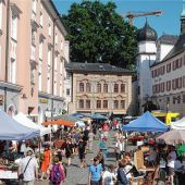 Trotz Hitze viel los beim Antik- und Trödelmarkt am Max-Josefs-Platz