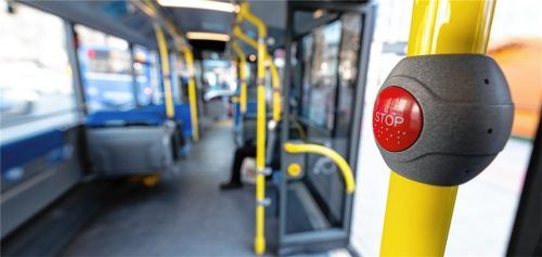 An der Haltestelle Mitterhart musste der Schüler aussteigen. Die Situation eskalierte außerhalb des Busses. Foto Symbolbild dpa