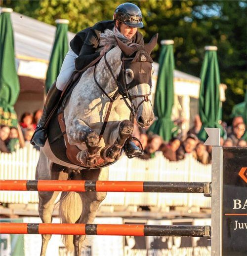 Auch er ist beim Chiemsee-Pferdefestival wieder mit von der Partie: Lokalmatador David Will, hier mit Camelia de la Vigne. Foto Weitz