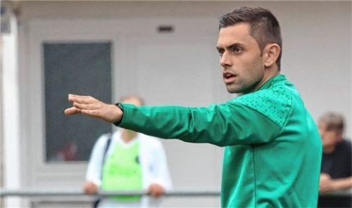 Buchbachs Trainer Alex Käs muss die Abwehr umbauen. Foto Michael Buchholz