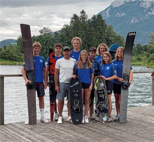 Das erfolgreiche Europacup-Team aus Kiefersfelden: Fynn Strohmeyer, Robert Lengsfeld, Trainer Jury Rikter, Kay Strohmeyer, Lara Finckh, Jakob Huber, Anuk Pilgram und Nina und Clara Miserok (von links).Foto re
