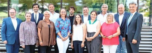 Das Gremium des Gesundheitsforums besteht unter anderem aus (von links): Andreas Friedrich, Jenny Kercher, Dr. Florian Bonke, Nadine Sailer, Dr. Gregor Droscha, Katrin Posch, Maximilian Faltermeier, Yvette Kuntzi, Robert König, Verena Engert, Dr. Wolfgang Hierl, Cornelia Herr, Klaus Voss und Otto Lederer.Foto Landratsamt