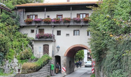 Das Oberaudorfer Burgtor lädt heute die Besucher zu einer Reise in die Vergangenheit ein. Foto  Steffenhagen