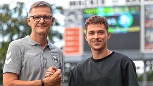 Denis Ade spielt wieder für Wacker Burghausen, was auch am Sportlichen Leiter Karl-Heinz Fenk liegt.Foto mb.presse