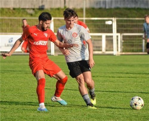 Der eingewechselte Raphael Lang (rechts, gegen Luis Jovanovic) erzielte die 1860-Führung.Foto Franz Ruprecht