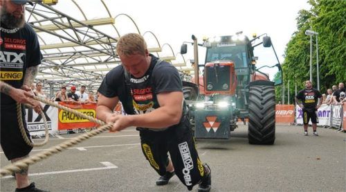 Der Oberbergkirchener Markus Schätzl erreichte beim Traktor-Ziehen den siebten Platz. Fotos privat