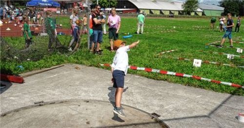 Der SV Schloßberg-Stephanskirchen bot bei seinem traditionellen Sport- und Spielfest 16 Stationen an. Foto re