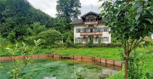 Der Weiher in Bach wurde von den Bewohnern des Aschauer Ortsteils Bach wieder in Stand gesetzt und versorgt nun 16 Anwesen mit frischem Brauchwasser direkt vom Berg. Fotos Staniszewski