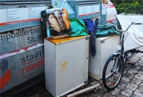 Der Zustand der Wertstoffinseln an der Ecke Küpferling- und Pichlmayrstraße.