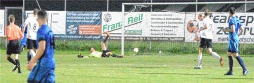 Die 1:0-Führung für den SV Ostermünchen im Heimspiel gegen Großholzhausen durch Marco Bell. Foto Franz Ruprecht