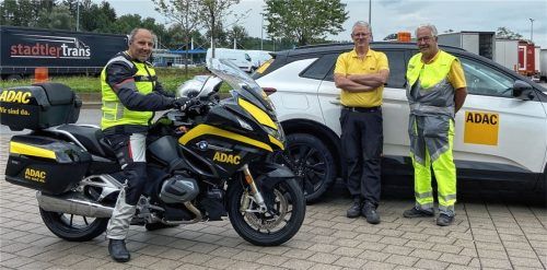Die ADAC-Stauberater sind am Wochenende auf den Autobahnen unterwegs: (von links) Klaus Ablassmeier, Martin Kowalski und Reinhold Gallner. Fotos Baumann
