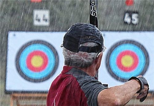 Die Bogenschützen ließen sich auch vom regnerischen Wetter nicht abhalten.Foto re