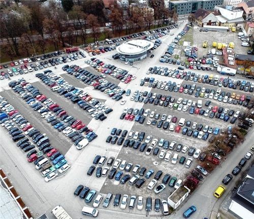 Die Diskussionen rund um die Parkgebühren auf der Loretowiese erreichen die nächste Stufe. Foto Re